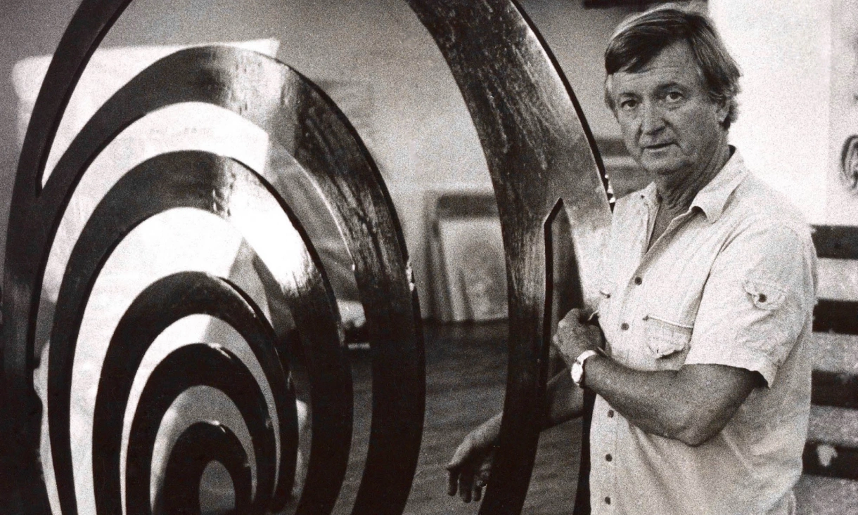 Jack Youngerman’s sculptural works explore the intersection of organic form, abstraction, and spatial perception.