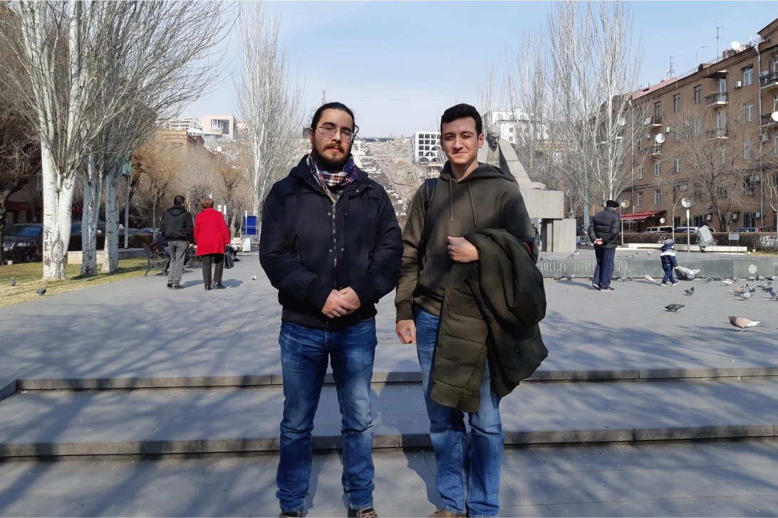 Գաֆէսճեան պատանեկան խորհրդի անդամ Մուշեղ Մխիթարյանի զրույցը արվեստաբան Արթուր Աթայանի հետ