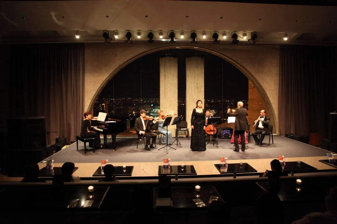 ՀԱՆԴԻՊՈՒՄ ԱՐՎԵՍՏԻ ՀԵՏ. Հայ գրերի խորհուրդը